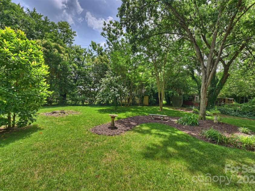 5211 Londonderry Road, Charlotte, NC 28210.  MLS# CAR4270084, YatesRealty ID 21832. 