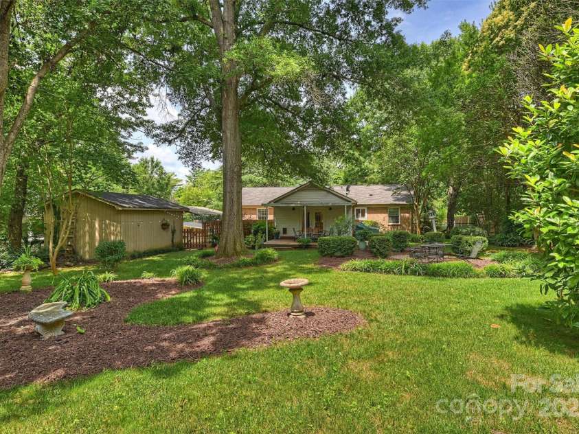 5211 Londonderry Road, Charlotte, NC 28210.  MLS# CAR4270084, YatesRealty ID 21832. 