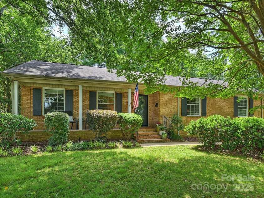 5211 Londonderry Road, Charlotte, NC 28210.  MLS# CAR4270084, YatesRealty ID 21832. 