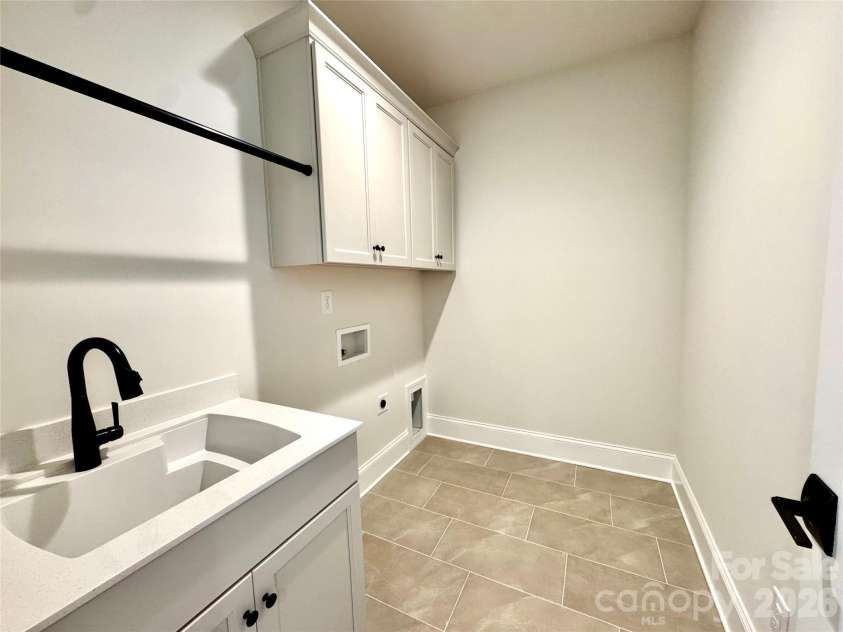 250 Colton Place, Concord, NC 28025.  MLS# CAR4378445, YatesRealty ID 21833. 