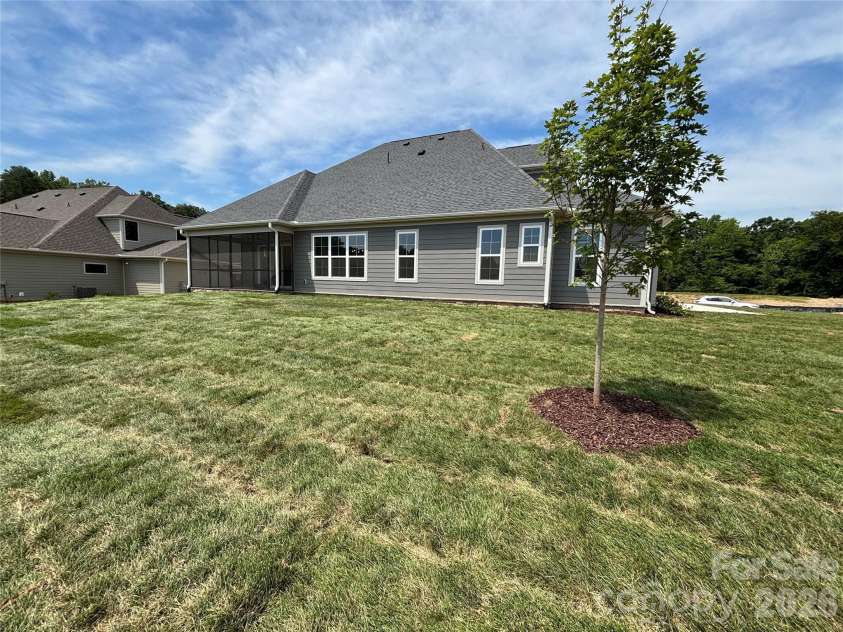 250 Colton Place, Concord, NC 28025.  MLS# CAR4378445, YatesRealty ID 21833. 