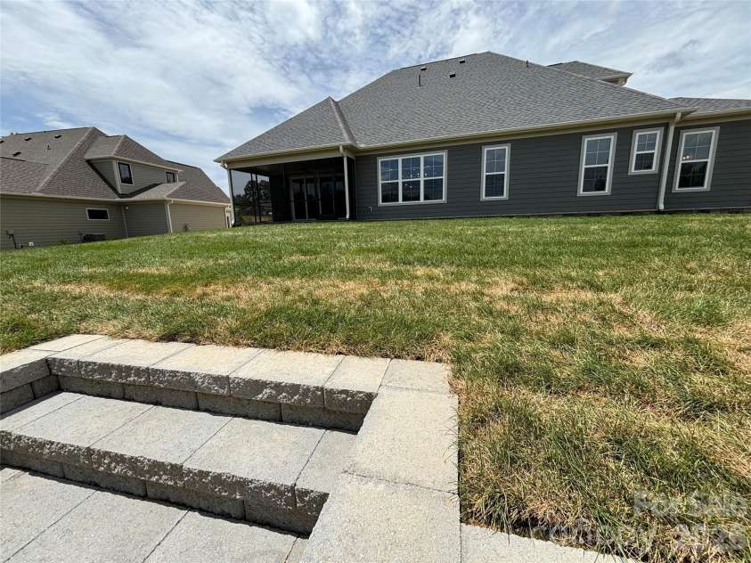 250 Colton Place, Concord, NC 28025.  MLS# CAR4378445, YatesRealty ID 21833. 