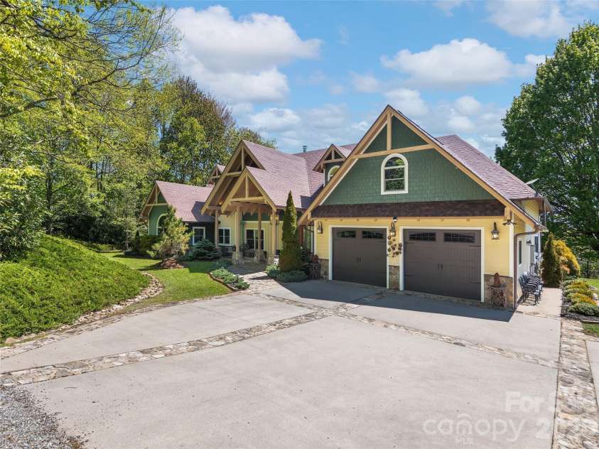350 Snow Flake Lane, Maggie Valley, NC 28751.  MLS# CAR4381110, YatesRealty ID 21834. 