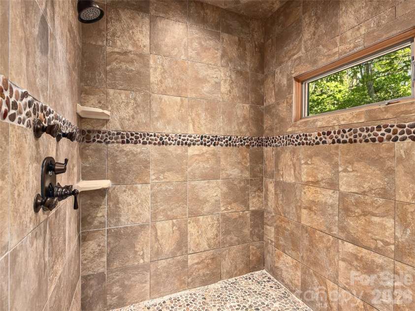 350 Snow Flake Lane, Maggie Valley, NC 28751.  MLS# CAR4381110, YatesRealty ID 21834. 