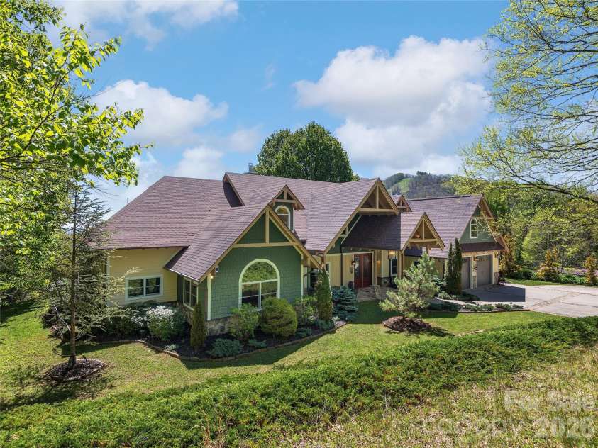 350 Snow Flake Lane, Maggie Valley, NC 28751.  MLS# CAR4381110, YatesRealty ID 21834. 