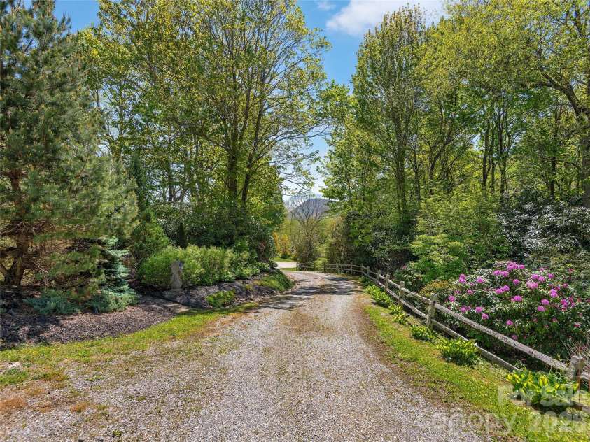 350 Snow Flake Lane, Maggie Valley, NC 28751.  MLS# CAR4381110, YatesRealty ID 21834. 