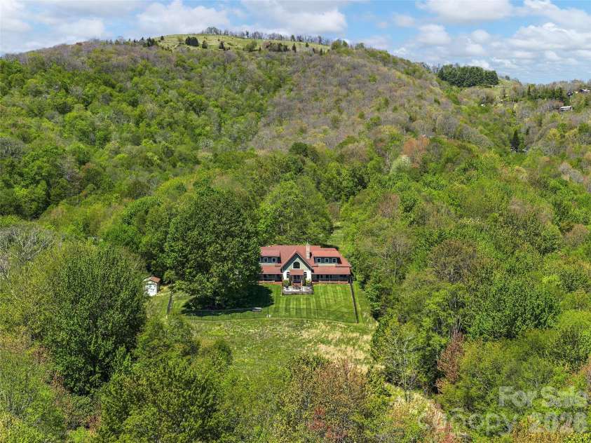 350 Snow Flake Lane, Maggie Valley, NC 28751.  MLS# CAR4381110, YatesRealty ID 21834. 