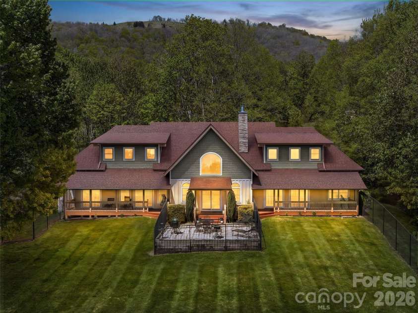 350 Snow Flake Lane, Maggie Valley, NC 28751.  MLS# CAR4381110, YatesRealty ID 21834. 