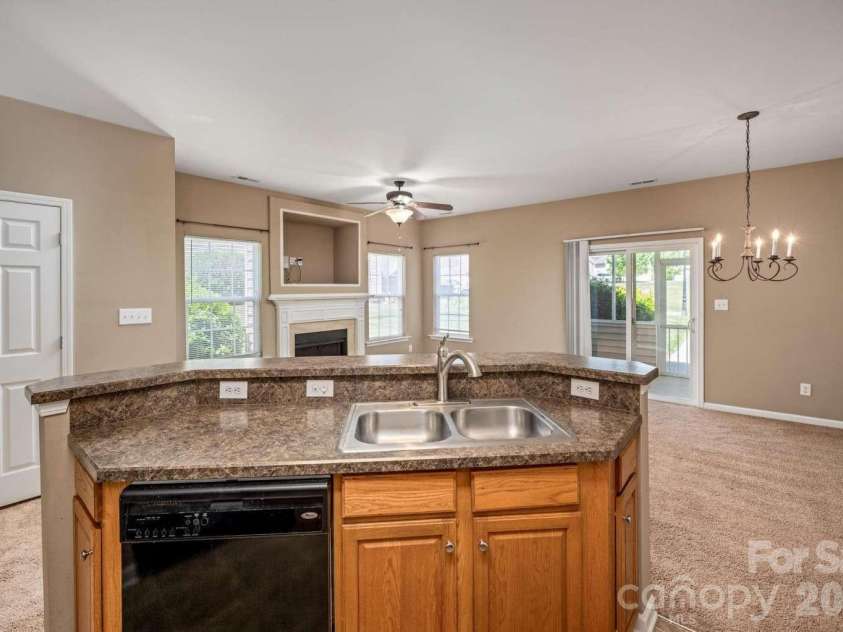 10622 Trolley Run Drive, Cornelius, NC 28031.  MLS# CAR4368473, YatesRealty ID 21835. 