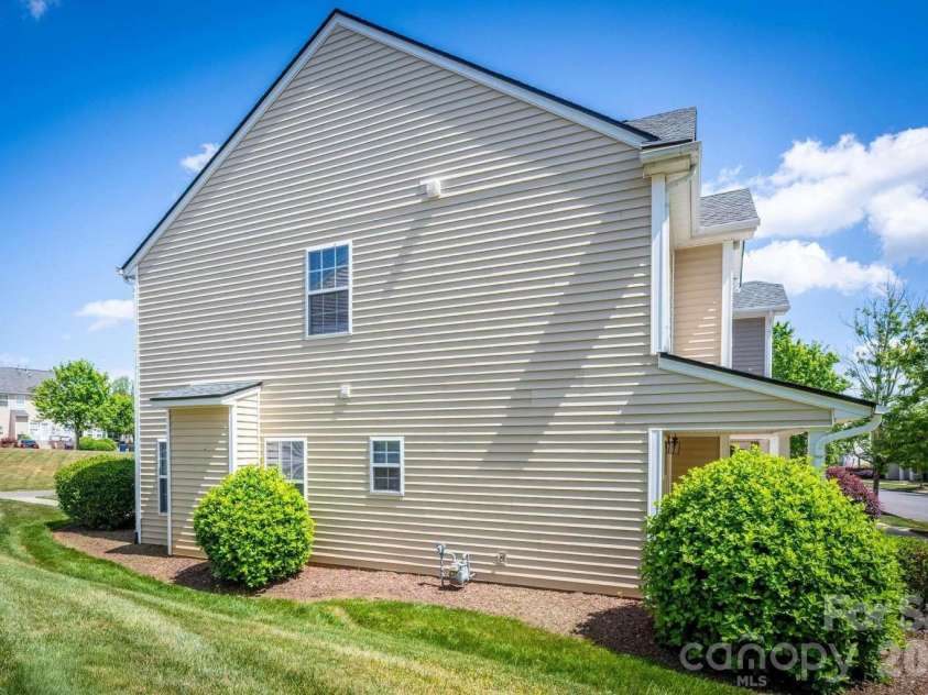 10622 Trolley Run Drive, Cornelius, NC 28031.  MLS# CAR4368473, YatesRealty ID 21835. 