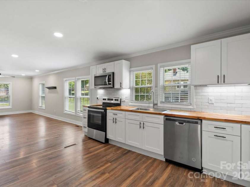 321 Taylor Street, Landis, NC 28088.  MLS# CAR4269040, YatesRealty ID 21835. 