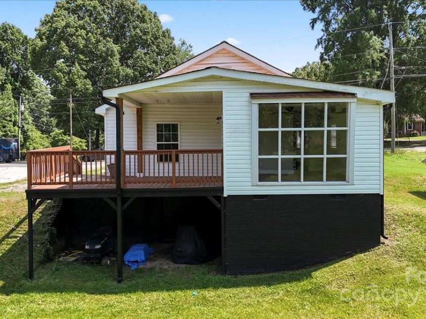 321 Taylor Street, Landis, NC 28088.  MLS# CAR4269040, YatesRealty ID 21835. 
