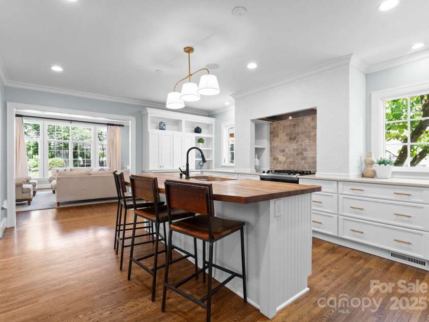 236 Wales Avenue, Charlotte, NC 28209.  MLS# CAR4259042, YatesRealty ID 21836. 