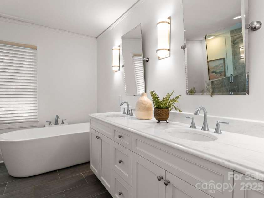 236 Wales Avenue, Charlotte, NC 28209.  MLS# CAR4259042, YatesRealty ID 21836. 