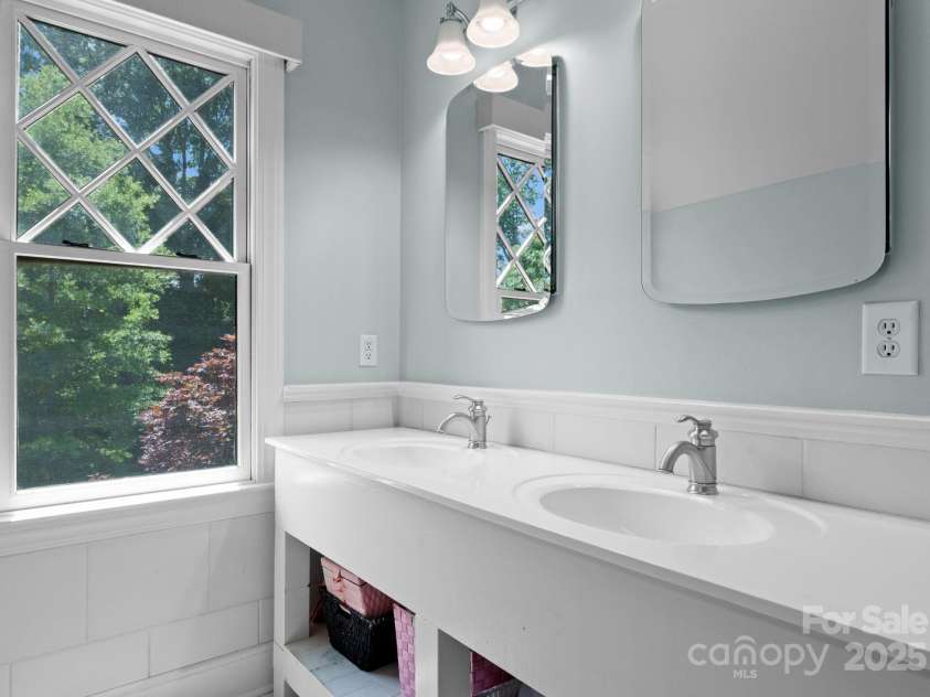 236 Wales Avenue, Charlotte, NC 28209.  MLS# CAR4259042, YatesRealty ID 21836. 