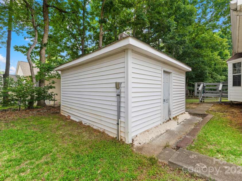 256 Rose Street, Mooresville, NC 28117.  MLS# CAR4269352, YatesRealty ID 21838. 