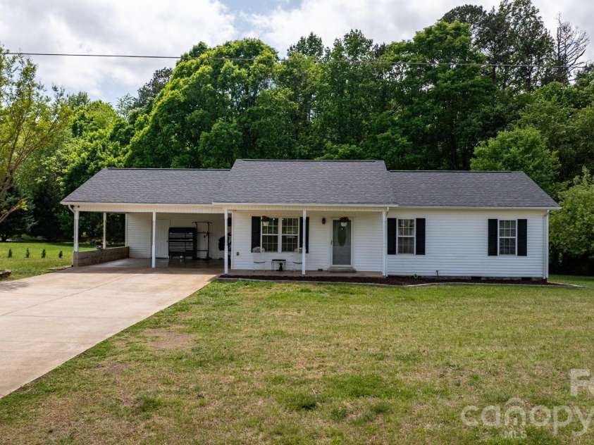 900 Pine Mountain Road, Hudson, NC 28638.  MLS# CAR4377068, YatesRealty ID 21838. 