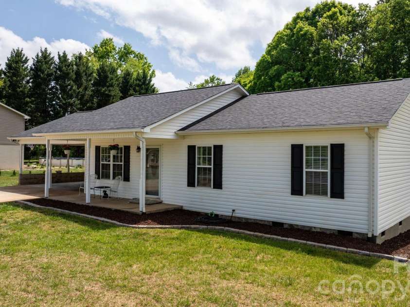 900 Pine Mountain Road, Hudson, NC 28638.  MLS# CAR4377068, YatesRealty ID 21838. 