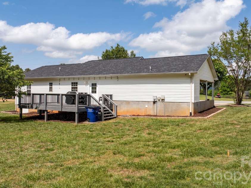 900 Pine Mountain Road, Hudson, NC 28638.  MLS# CAR4377068, YatesRealty ID 21838. 