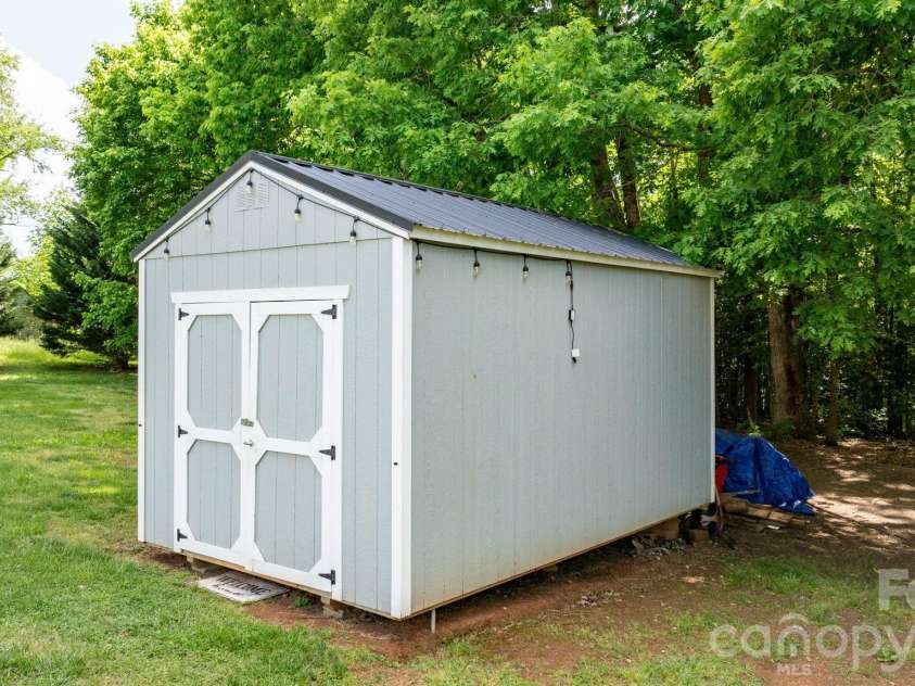 900 Pine Mountain Road, Hudson, NC 28638.  MLS# CAR4377068, YatesRealty ID 21838. 