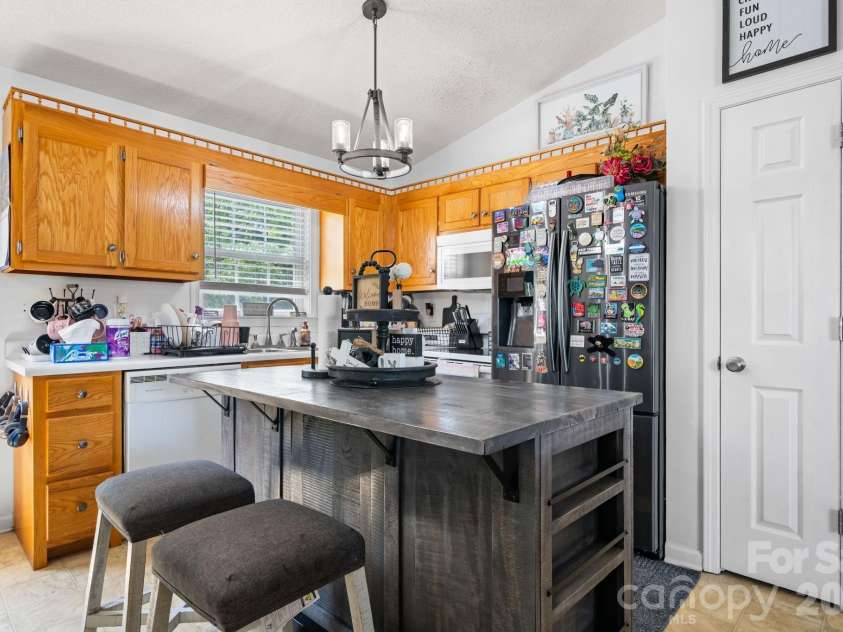 900 Pine Mountain Road, Hudson, NC 28638.  MLS# CAR4377068, YatesRealty ID 21838. 