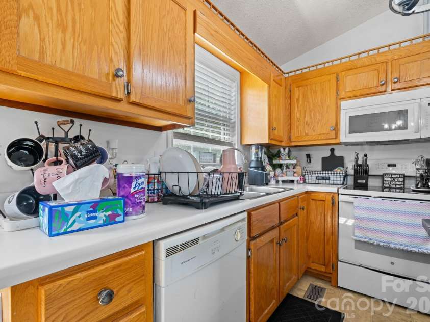 900 Pine Mountain Road, Hudson, NC 28638.  MLS# CAR4377068, YatesRealty ID 21838. 