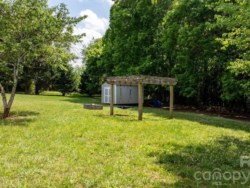 900 Pine Mountain Road, Hudson, NC 28638.  MLS# CAR4377068, YatesRealty ID 21838. 