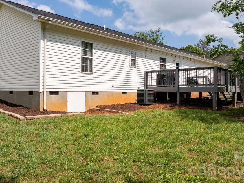 900 Pine Mountain Road, Hudson, NC 28638.  MLS# CAR4377068, YatesRealty ID 21838. 