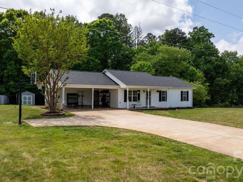 900 Pine Mountain Road, Hudson, NC 28638.  MLS# CAR4377068, YatesRealty ID 21838. 