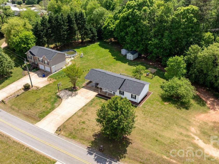 900 Pine Mountain Road, Hudson, NC 28638.  MLS# CAR4377068, YatesRealty ID 21838. 
