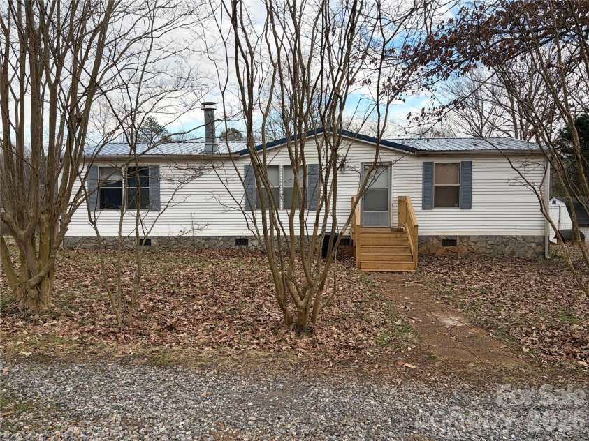 215 Humphrey Boulevard, Gastonia, NC 28052.  MLS# CAR4340484, YatesRealty ID 2184. 