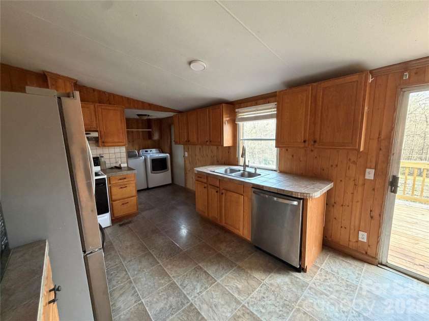 215 Humphrey Boulevard, Gastonia, NC 28052.  MLS# CAR4340484, YatesRealty ID 2184. 