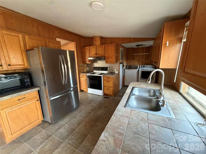 215 Humphrey Boulevard, Gastonia, NC 28052.  MLS# CAR4340484, YatesRealty ID 2184. 
