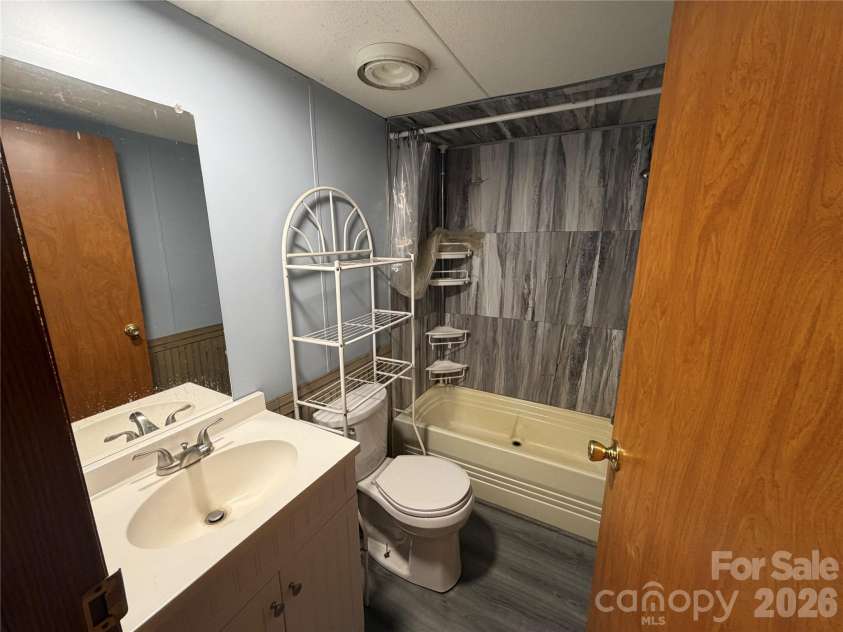 215 Humphrey Boulevard, Gastonia, NC 28052.  MLS# CAR4340484, YatesRealty ID 2184. 