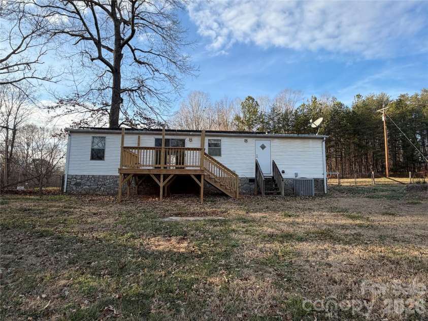 215 Humphrey Boulevard, Gastonia, NC 28052.  MLS# CAR4340484, YatesRealty ID 2184. 