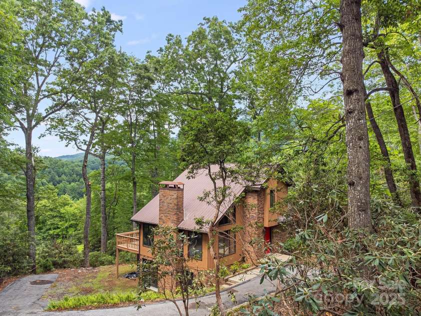 285 Fairway Loop, Burnsville, NC 28714.  MLS# CAR4271879, YatesRealty ID 2184. 