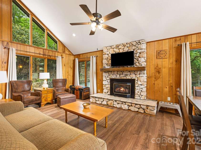 285 Fairway Loop, Burnsville, NC 28714.  MLS# CAR4271879, YatesRealty ID 2184. 