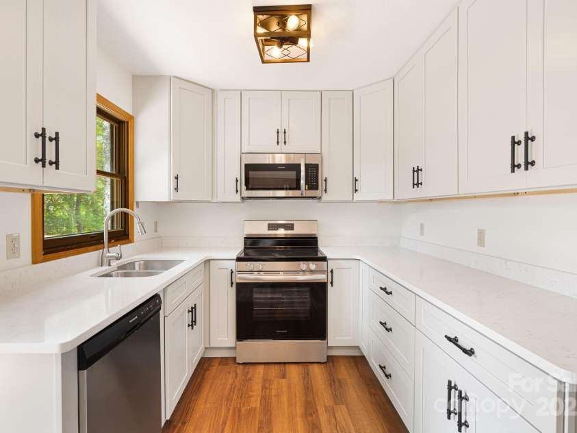 285 Fairway Loop, Burnsville, NC 28714.  MLS# CAR4271879, YatesRealty ID 2184. 