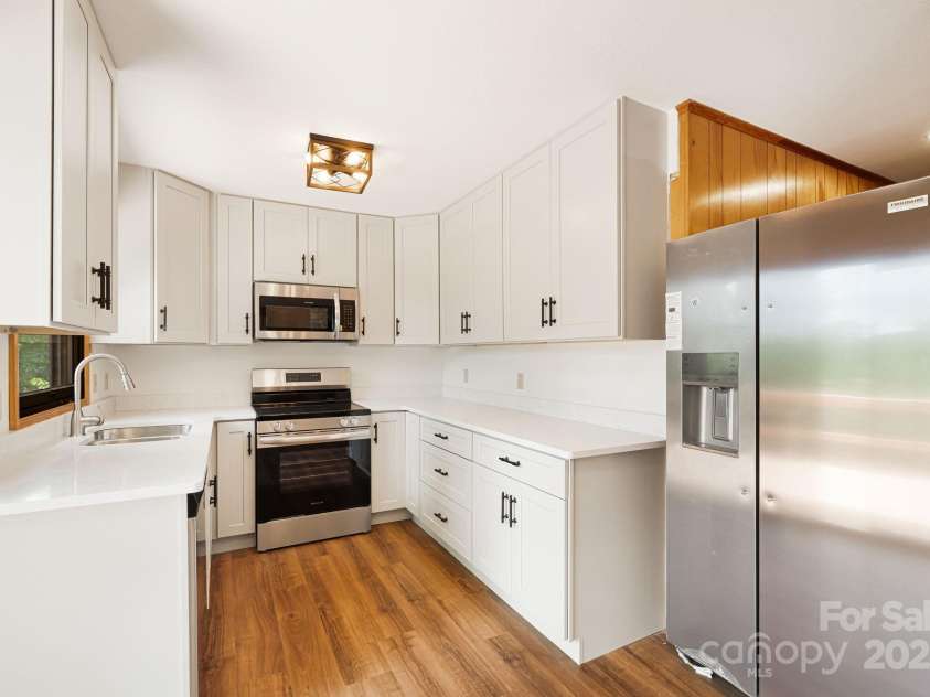 285 Fairway Loop, Burnsville, NC 28714.  MLS# CAR4271879, YatesRealty ID 2184. 