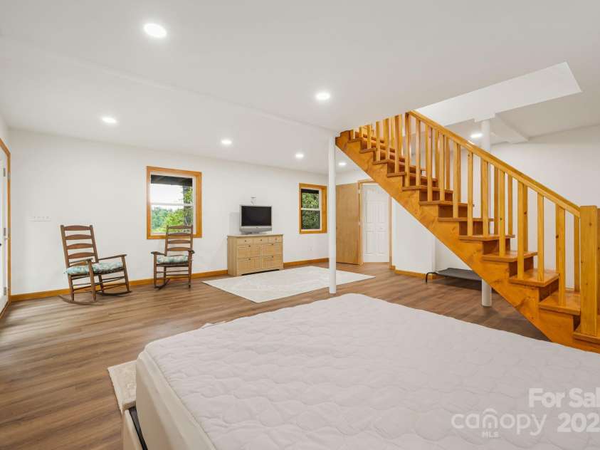 285 Fairway Loop, Burnsville, NC 28714.  MLS# CAR4271879, YatesRealty ID 2184. 