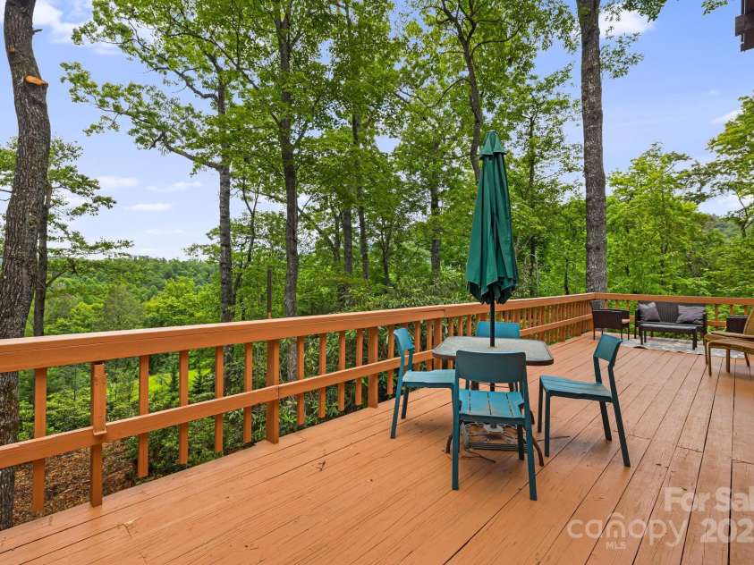 285 Fairway Loop, Burnsville, NC 28714.  MLS# CAR4271879, YatesRealty ID 2184. 