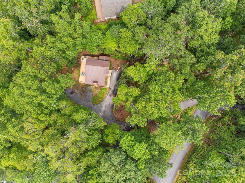 285 Fairway Loop, Burnsville, NC 28714.  MLS# CAR4271879, YatesRealty ID 2184. 