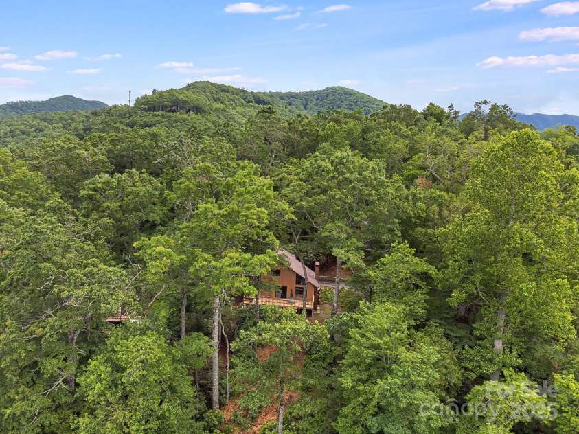 285 Fairway Loop, Burnsville, NC 28714.  MLS# CAR4271879, YatesRealty ID 2184. 