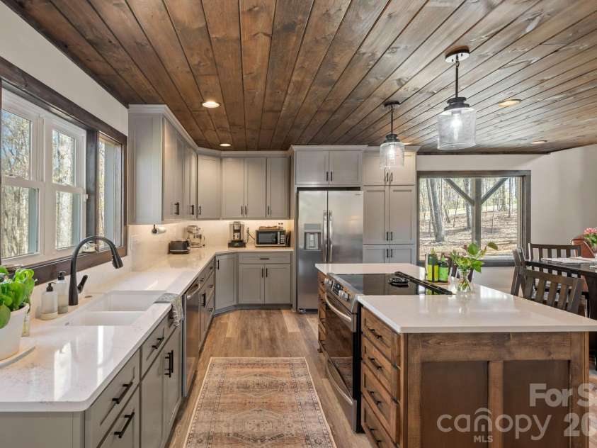 25 Briar Ridge Lane, Nebo, NC 28761.  MLS# CAR4368430, YatesRealty ID 21840. 