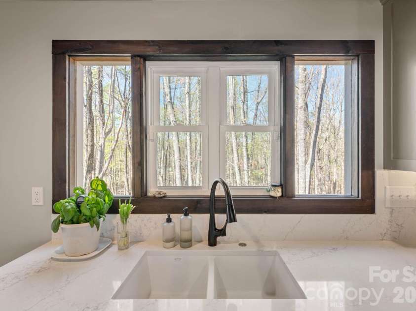 25 Briar Ridge Lane, Nebo, NC 28761.  MLS# CAR4368430, YatesRealty ID 21840. 