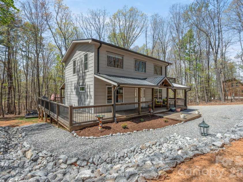 25 Briar Ridge Lane, Nebo, NC 28761.  MLS# CAR4368430, YatesRealty ID 21840. 