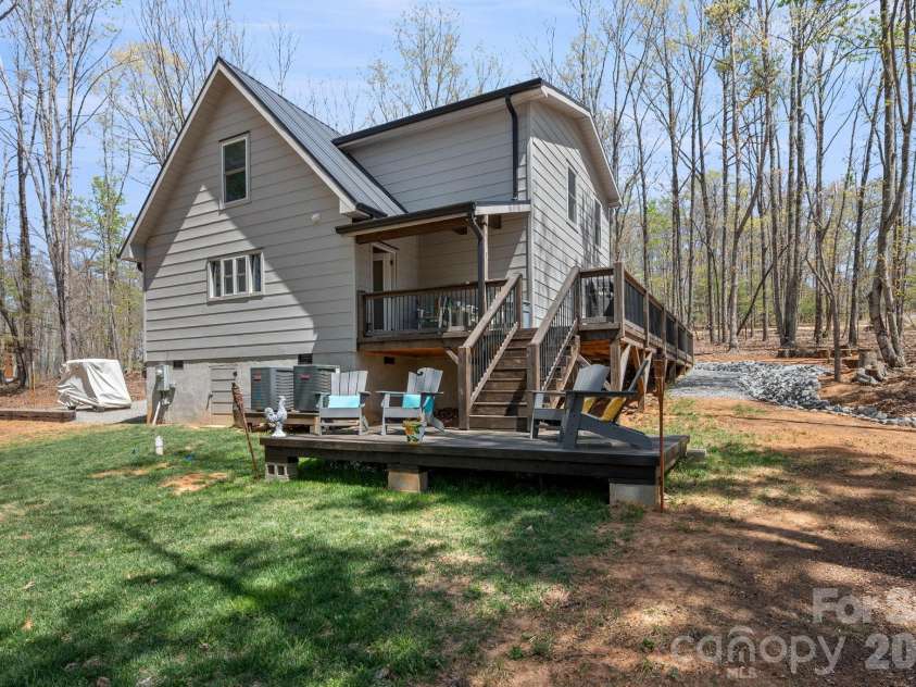 25 Briar Ridge Lane, Nebo, NC 28761.  MLS# CAR4368430, YatesRealty ID 21840. 