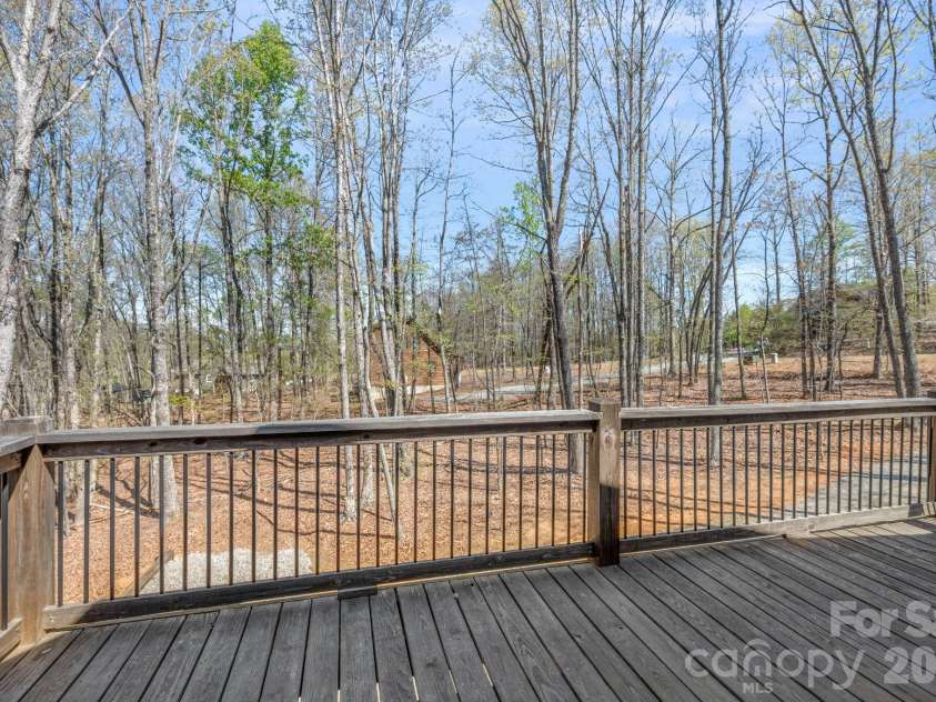 25 Briar Ridge Lane, Nebo, NC 28761.  MLS# CAR4368430, YatesRealty ID 21840. Upper Deck