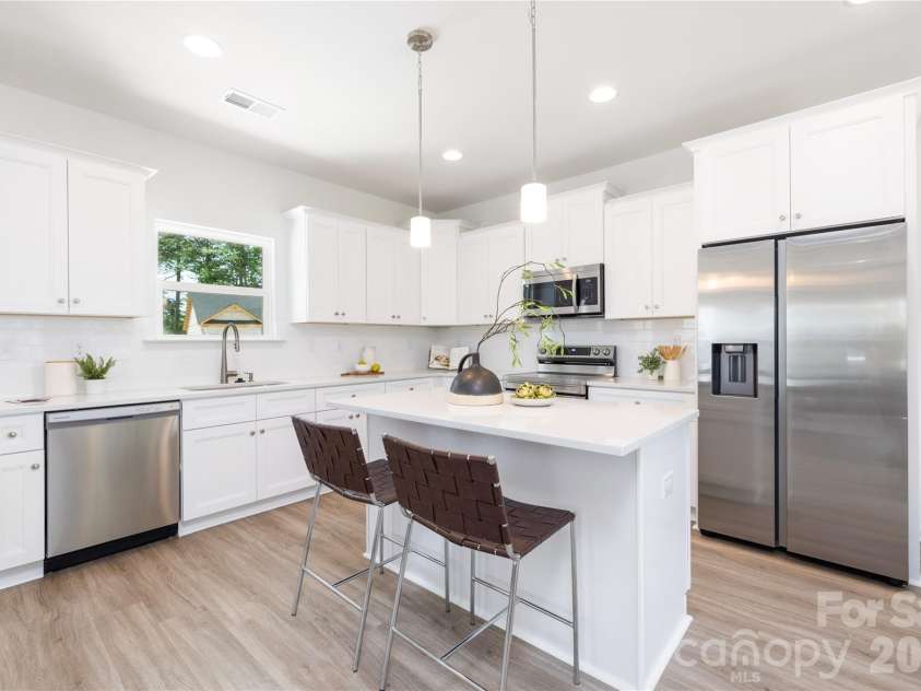 5514 Anderson Road, Charlotte, NC 28269.  MLS# CAR4368079, YatesRealty ID 21841. Representation