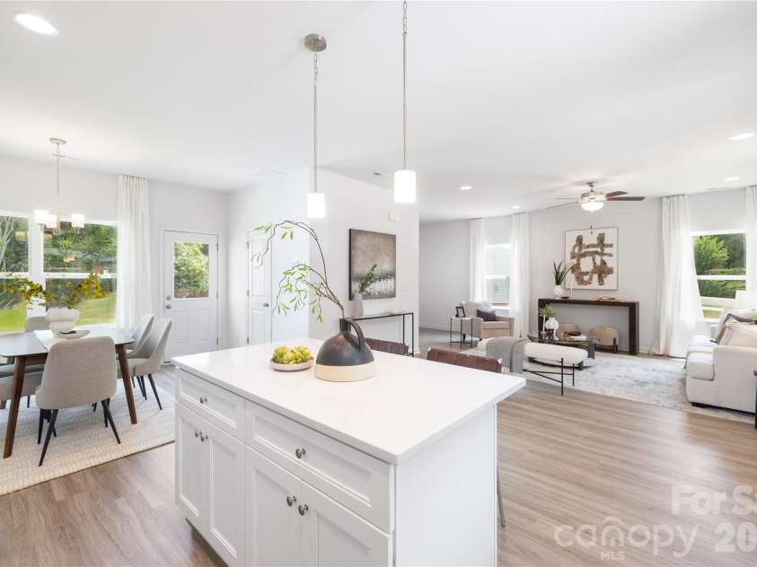 5514 Anderson Road, Charlotte, NC 28269.  MLS# CAR4368079, YatesRealty ID 21841. Representation